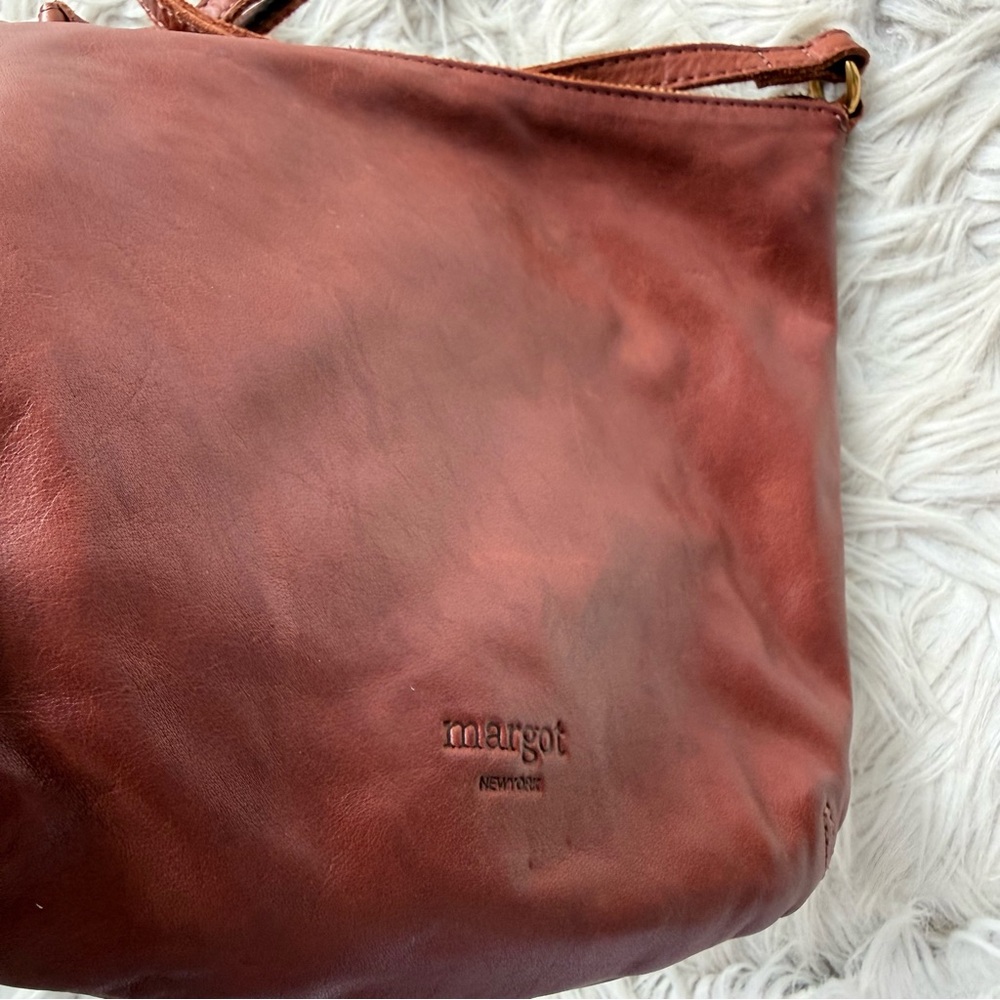 Margot New York Hobo Rich Brown Leather Lightweight Crossbody Bag Purse - Picture 9 of 15